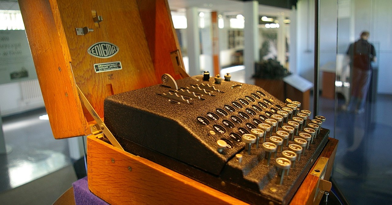 blog-alan-turing-enigma-machine