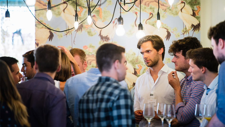 Topstarters samen tijdens een drink