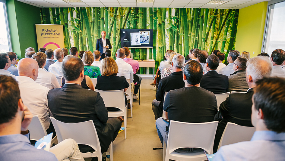 Topstarters in IT samen op een lab café met Sven Nys